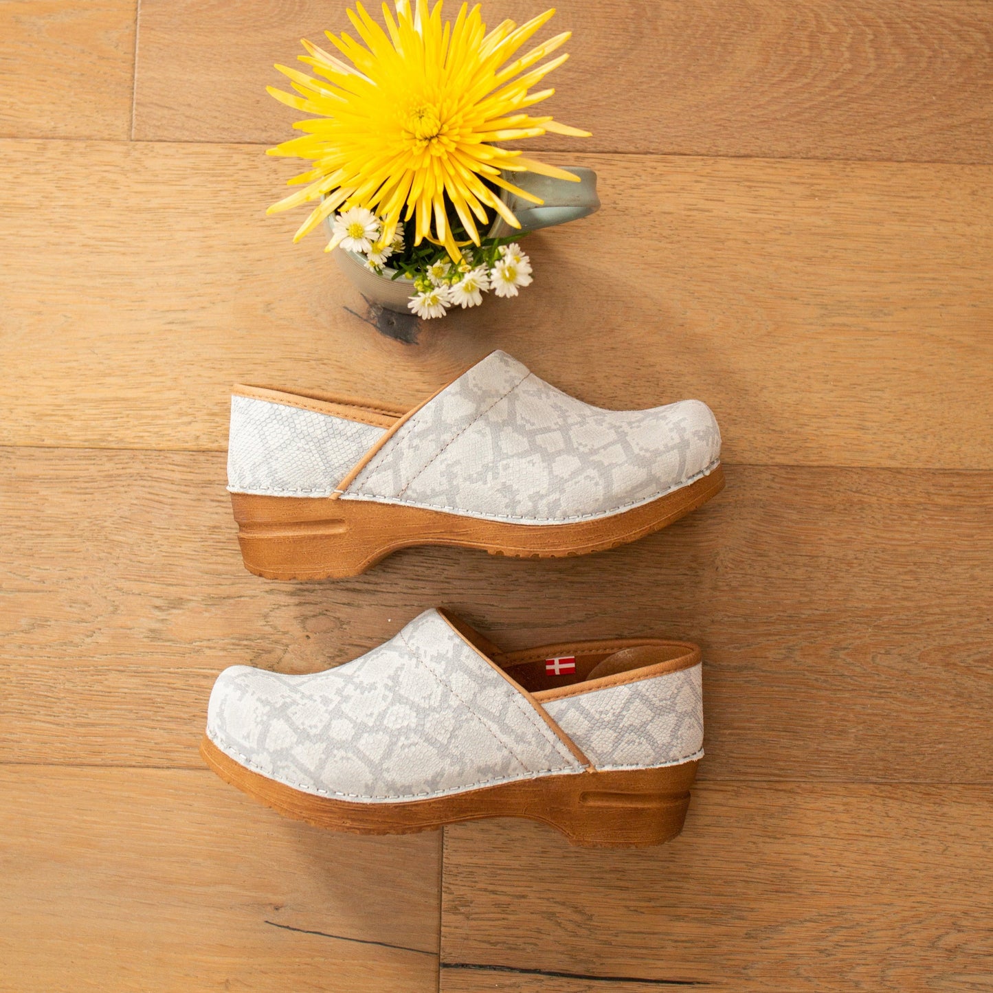 Viper Women's Clog in Light Grey | Sanita