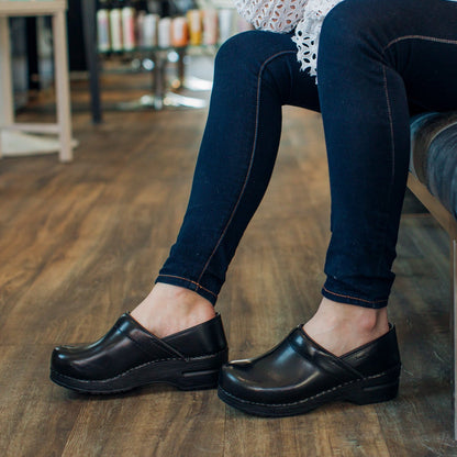 Pro. Cabrio Women's Clog in Black | Sanita