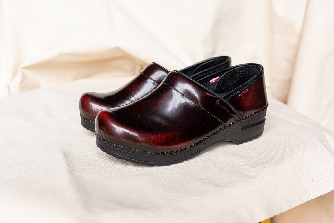 Pro. Cabrio Women's Clog in Bordeaux | Sanita