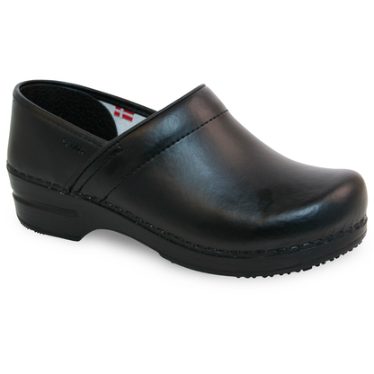 Aubrey Women's Slip Resistant Clog in Black | Sanita