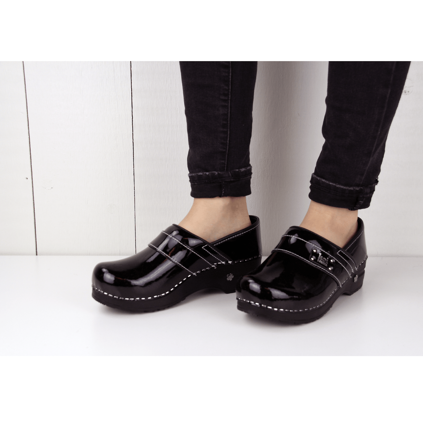 Lindsey Women's Koi Clog in Black | Sanita