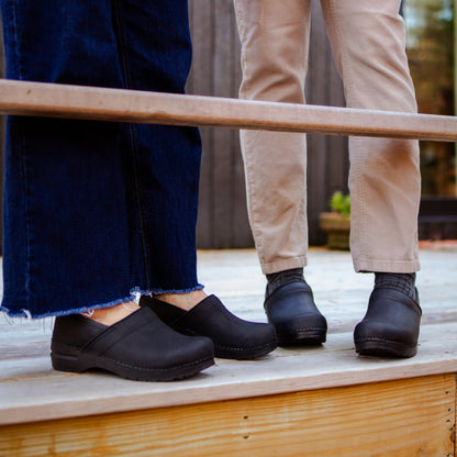 Pro. Oiled Leather Women's Clog in Black | Sanita