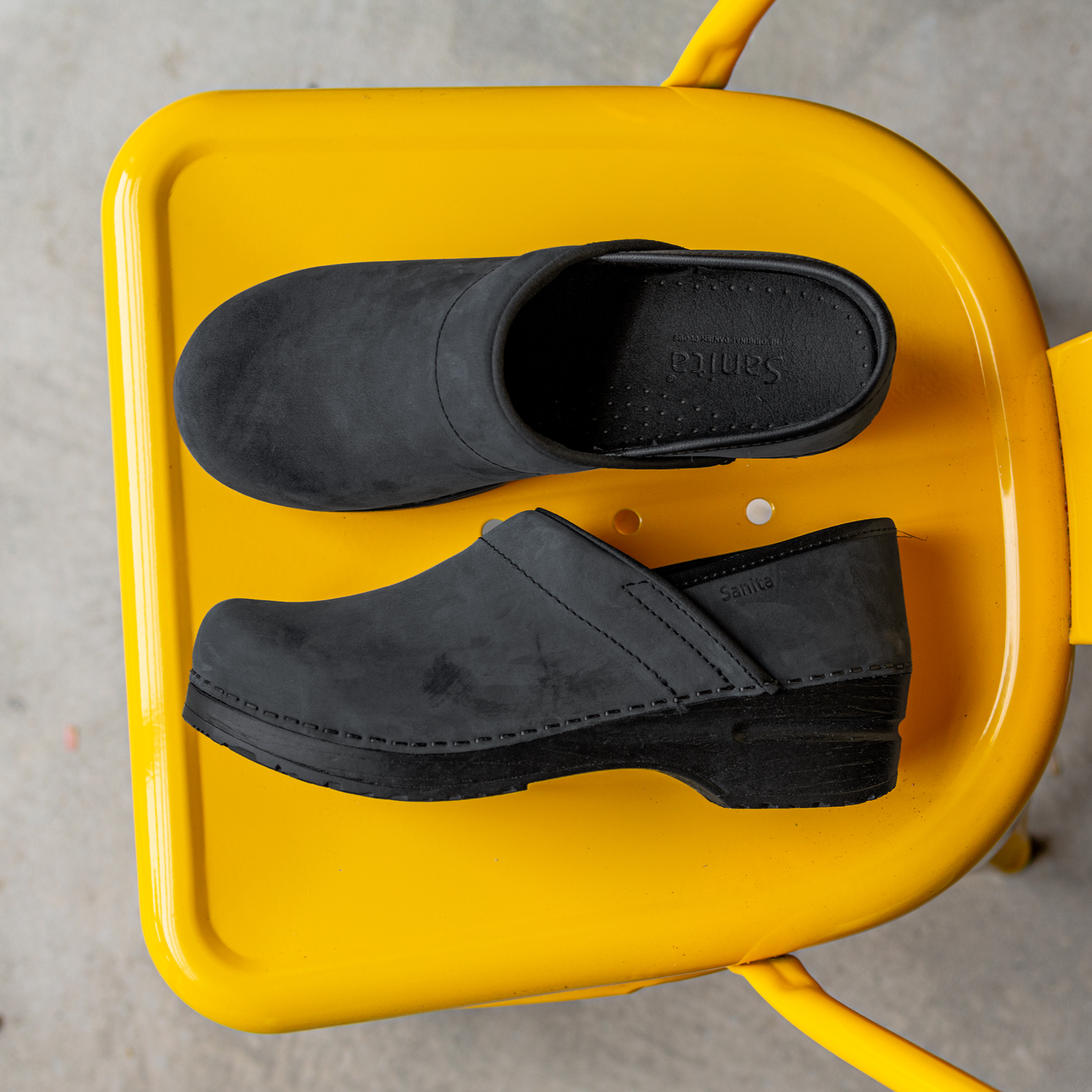 Pro. Oiled Leather Women's Clog in Black | Sanita