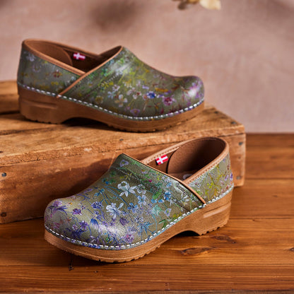 Fuchsia Women's Clog in Sage | Sanita