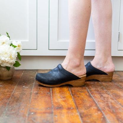 Ellis Women's Clog in Black | Sanita