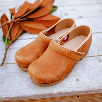 Pro. Oiled Leather Women's Clog in Cognac | Sanita