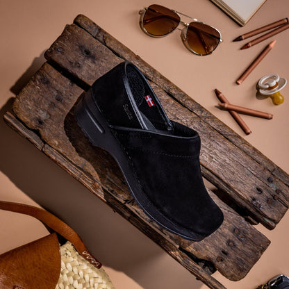Pro Suede Women's Clog in Black | Sanita