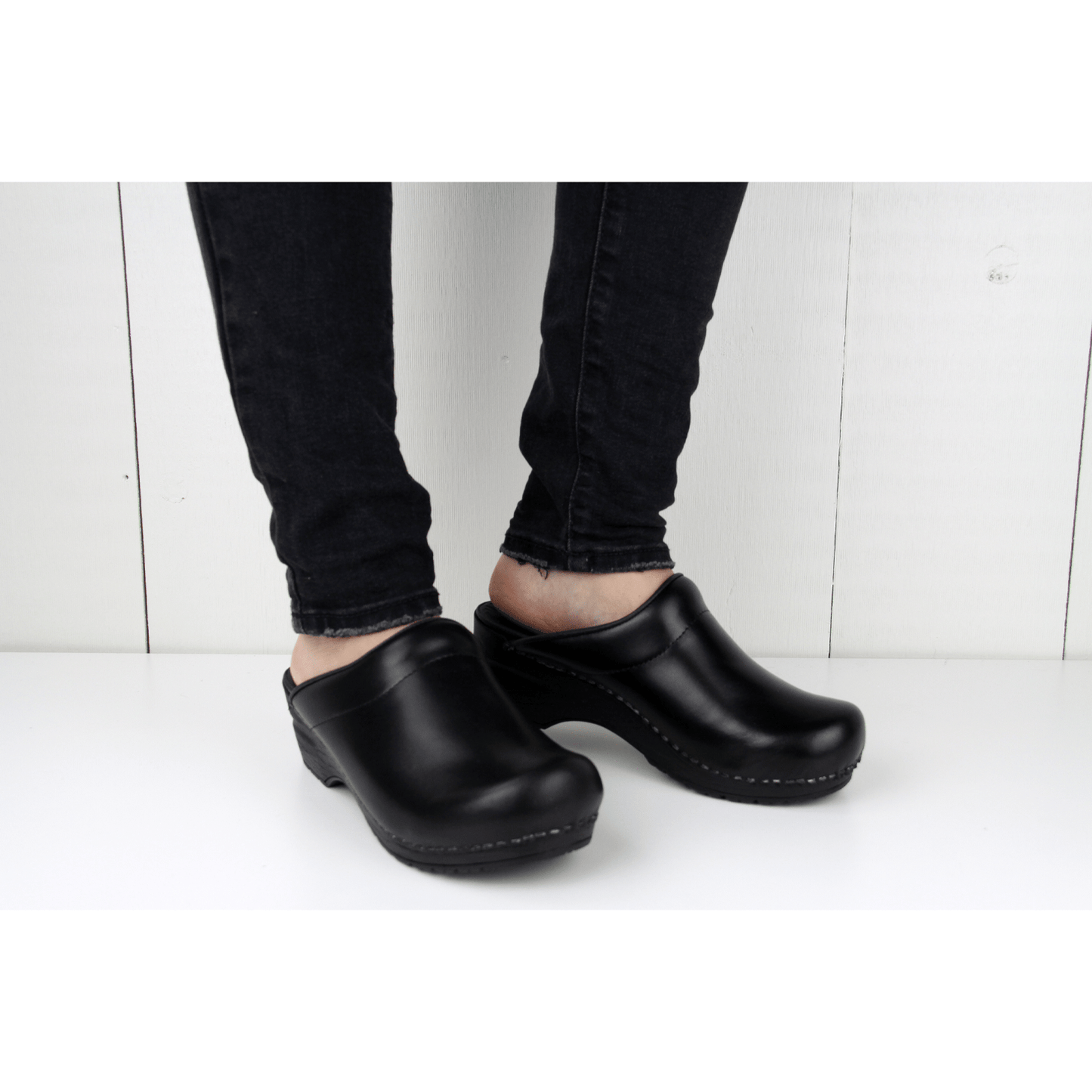 Sonja Cabrio Women's Clog in Black | Sanita