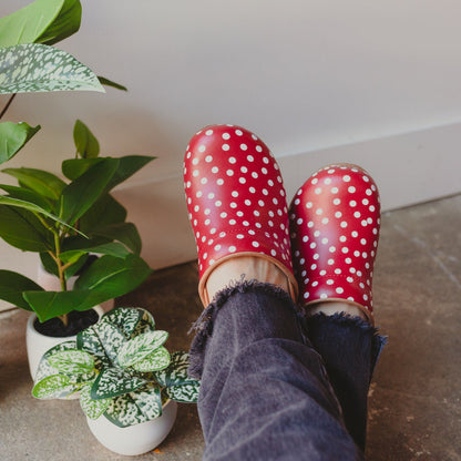 Roxbury Women's Clog in Red | Sanita