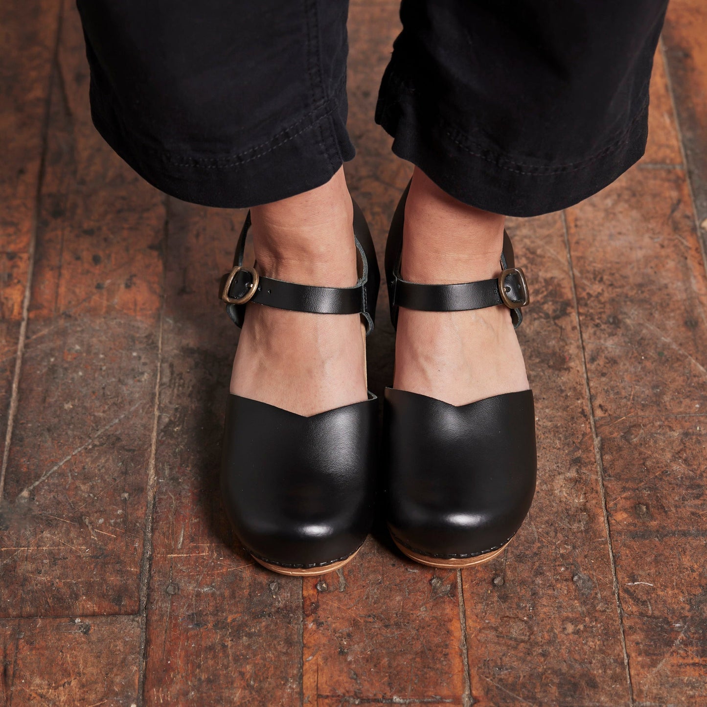 Sansi Women's Sandal in Black | Sanita