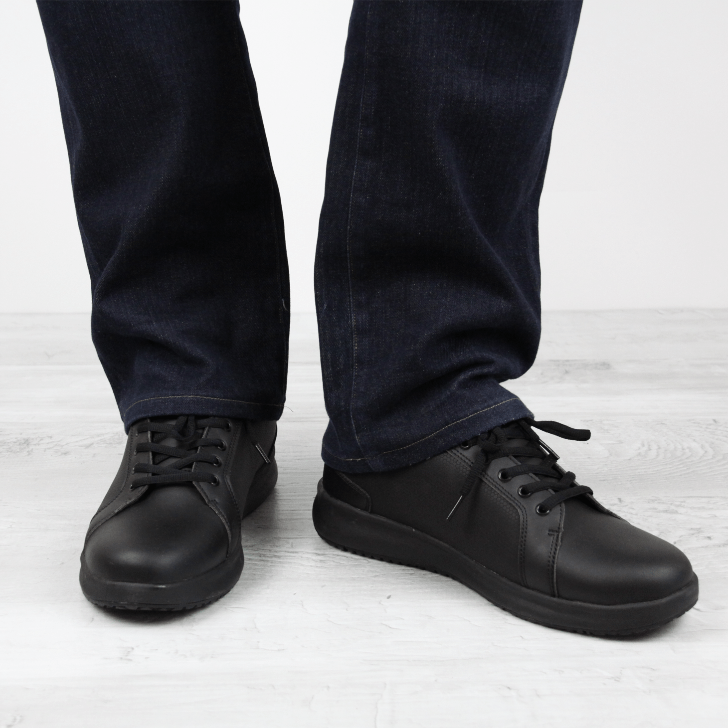 Convex Unisex Sneaker in Black | Sanita