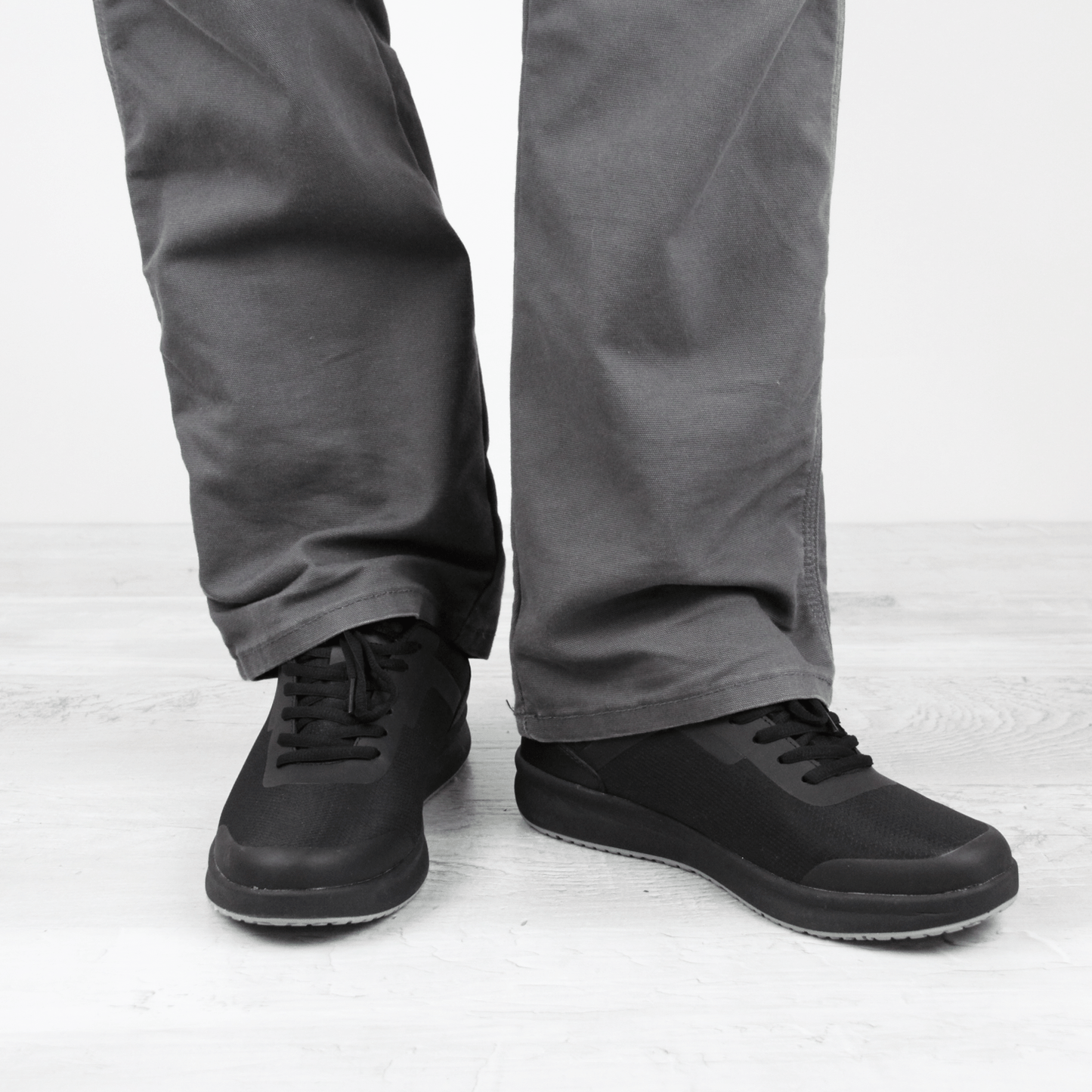 Concave Unisex Sneaker in Black | Sanita