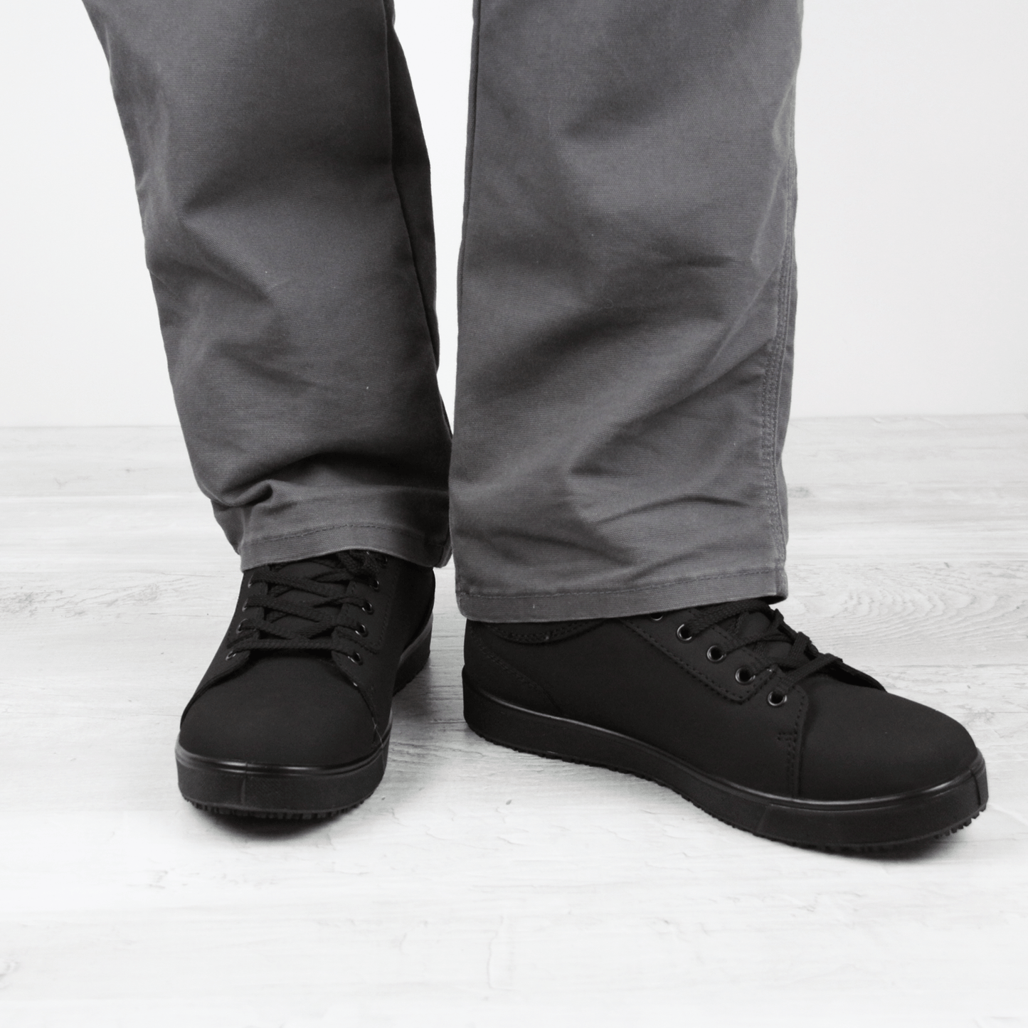 Umami O2 Unisex Sneaker in Black | Sanita