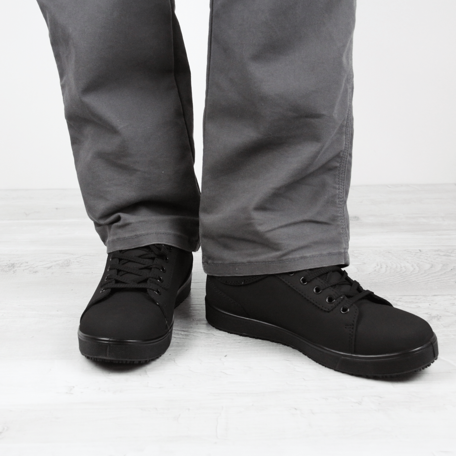 Umami O2 Unisex Sneaker in Black | Sanita