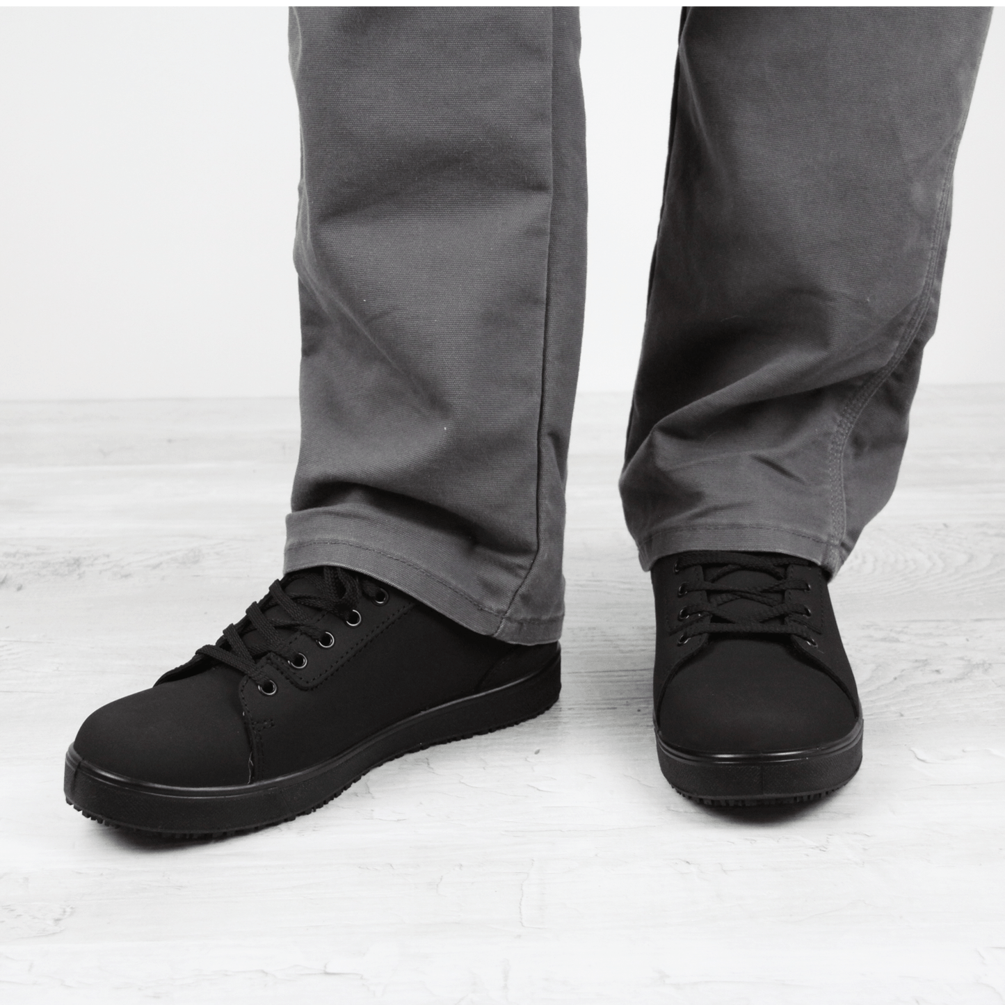 Umami S2 Unisex Sneaker in Black | Sanita