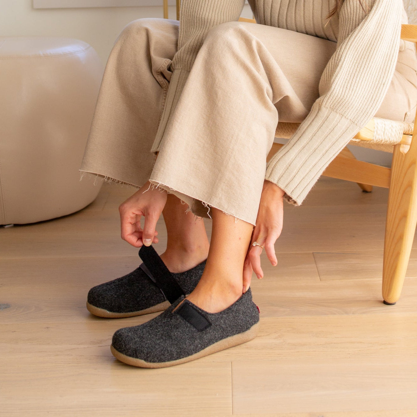 Varde Unisex Wool Slipper in Charcoal | Sanita