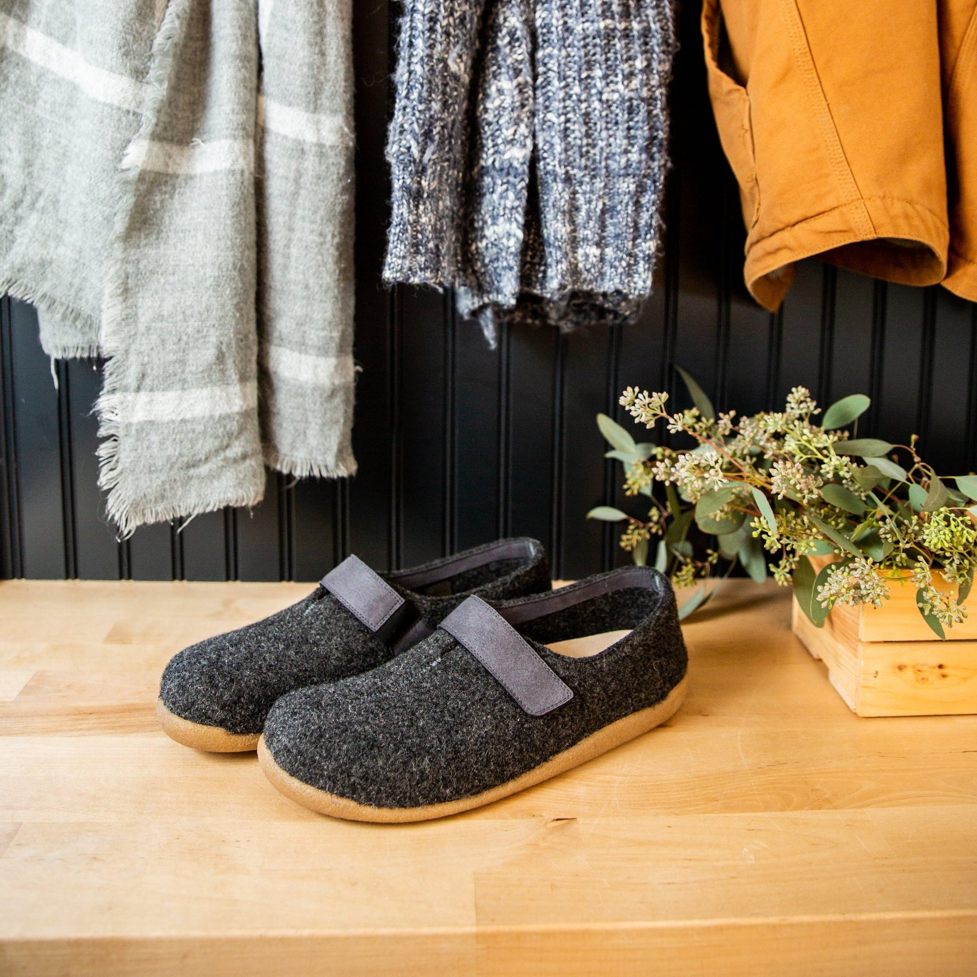 Varde Unisex Wool Slipper in Charcoal | Sanita