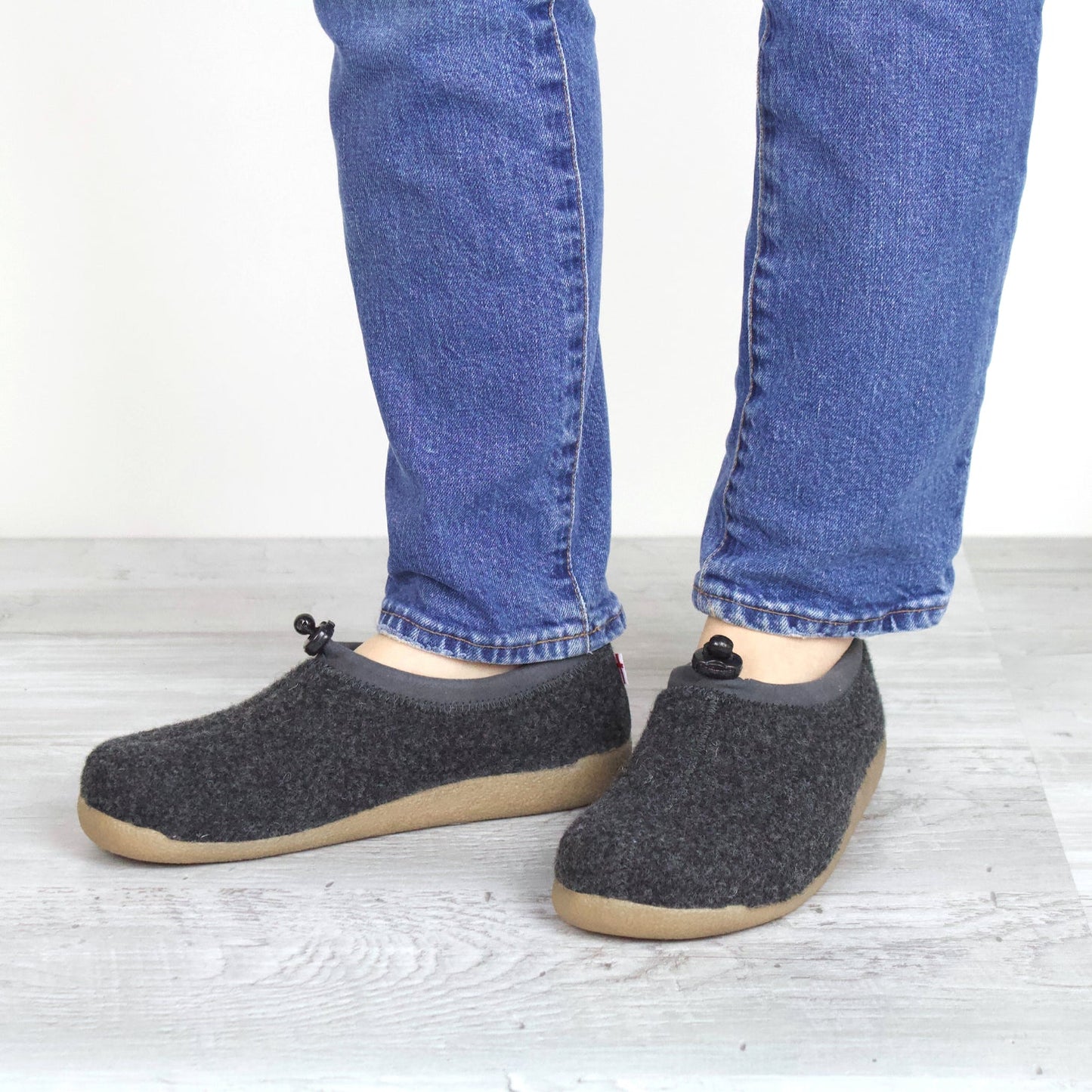 Stromo Unisex Wool Slipper in Charcoal | Sanita