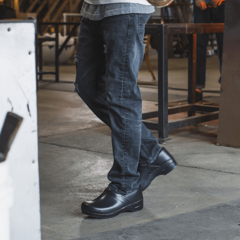 Pro. Cabrio Men's Clog in Black | Sanita