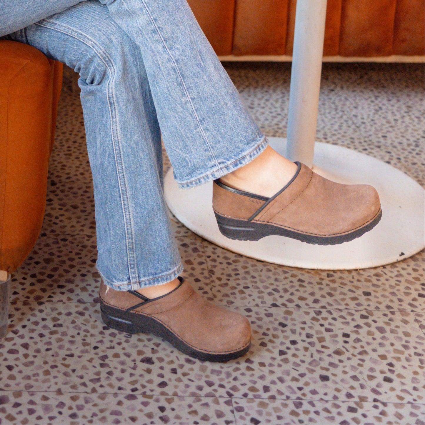 Pro. Oiled Leather Women's Clog in Chocolate | Sanita