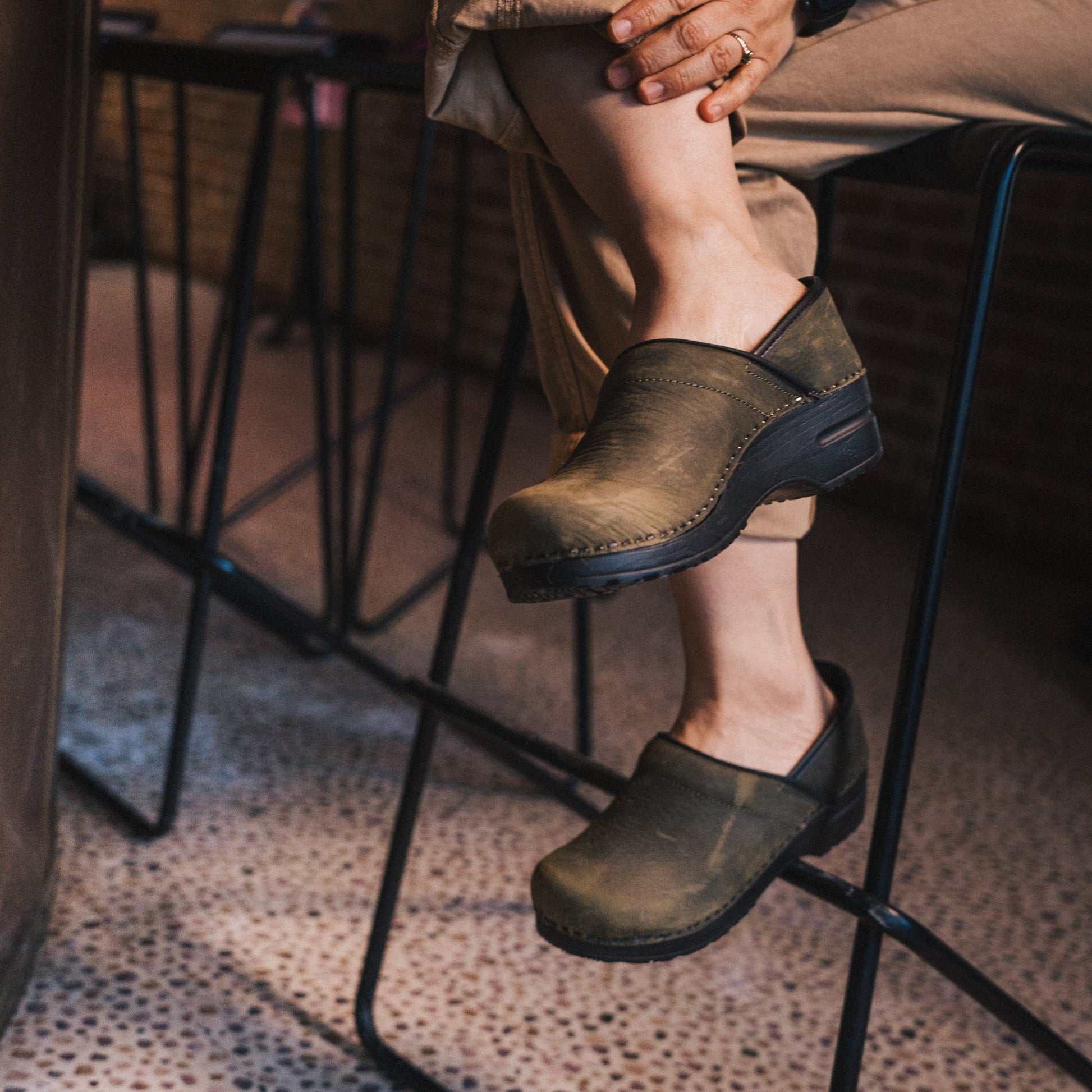 Pro. Oiled Leather Women's Clog in Olive | Sanita