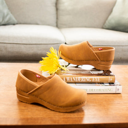 Hinsdale Women's Vegan Clog in Cognac | Sanita