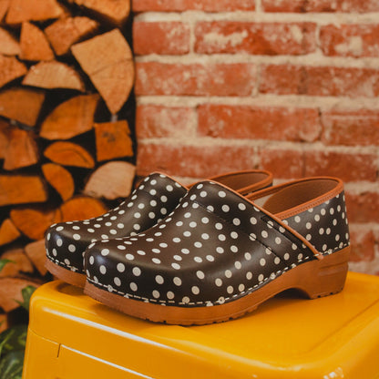 Roxbury Women's Clog in Black | Sanita