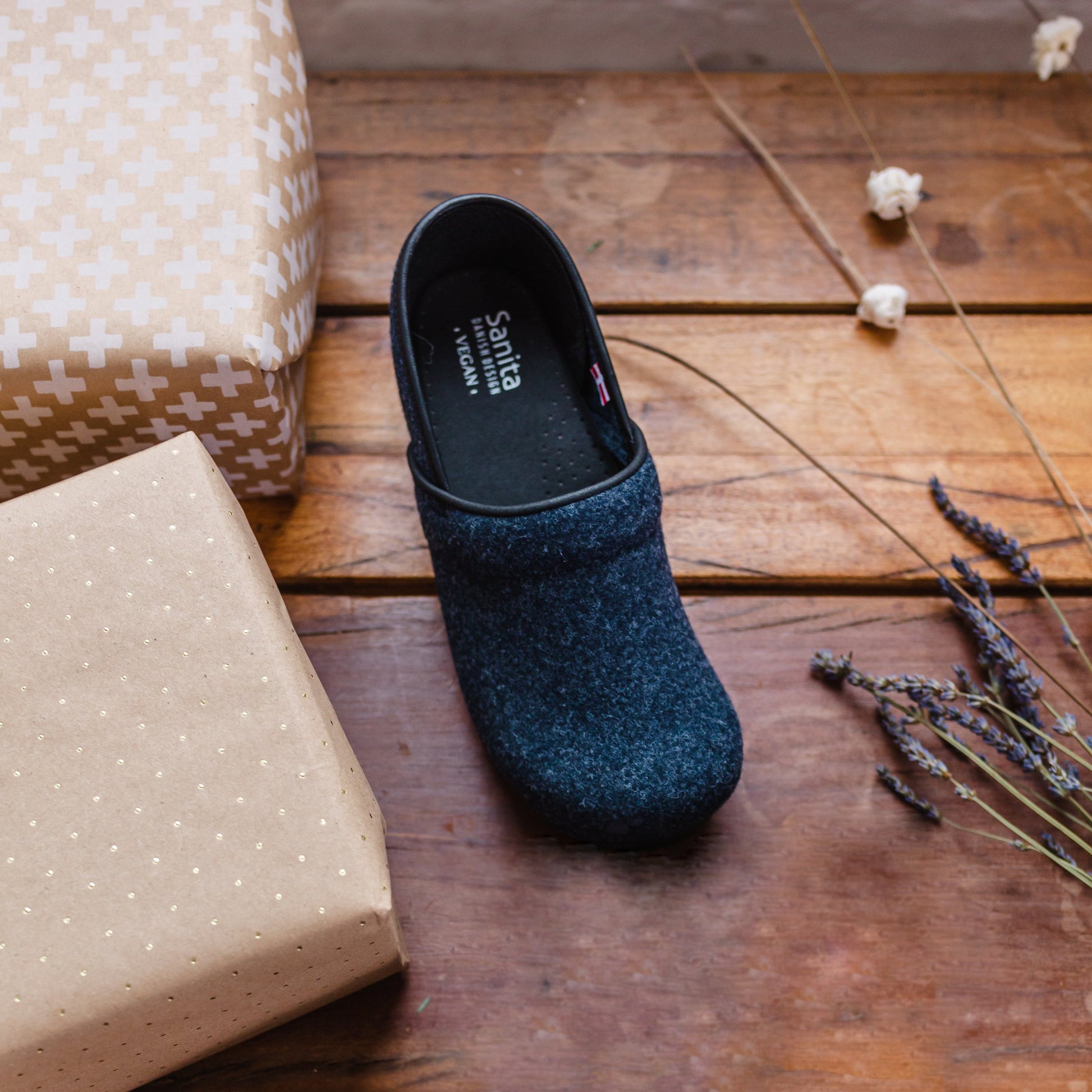 Ava Women's Vegan Clog in Navy | Sanita