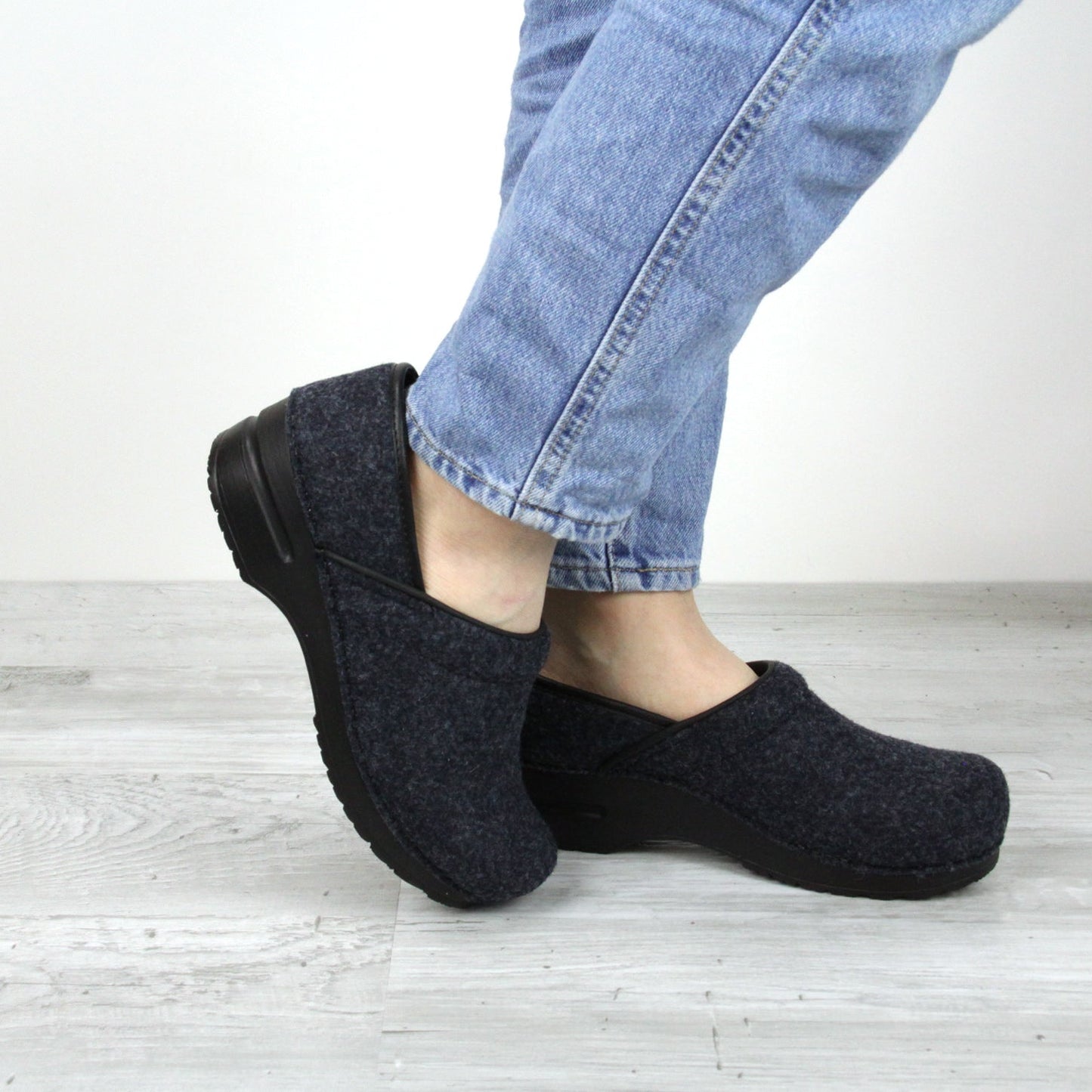 Ava Women's Vegan Clog in Navy | Sanita