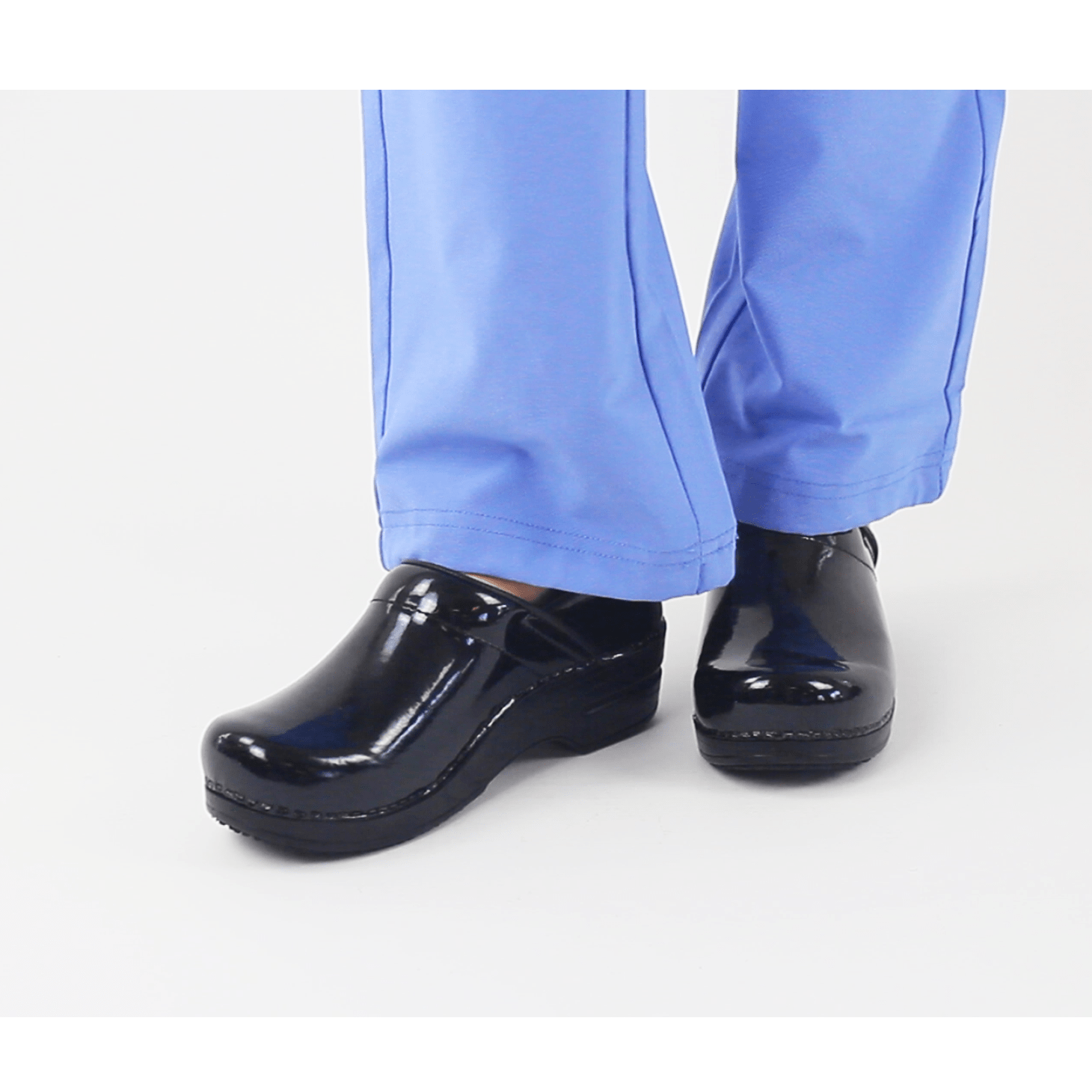 Sabel Women's Slip Resistant Clog in Black | Sanita