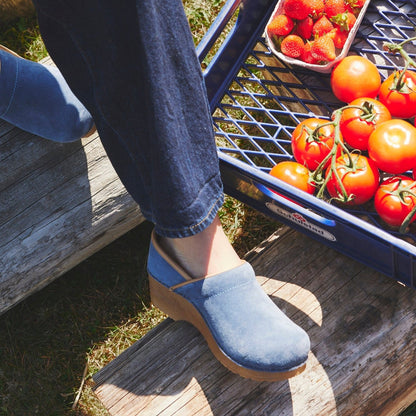 Pro. Oiled Leather Women's Clog in Dove Blue | Sanita