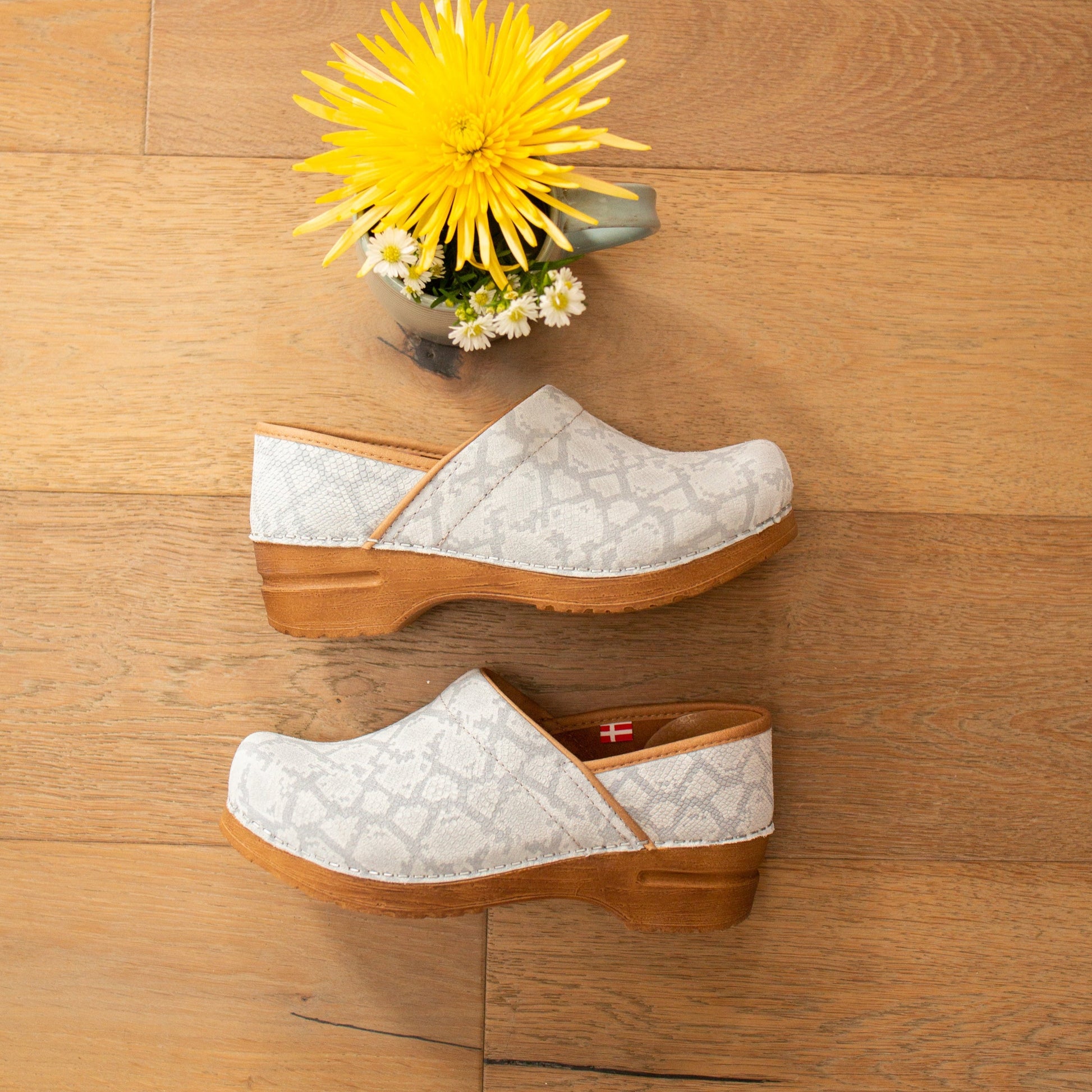 Viper Women's Clog in Light Grey | Sanita