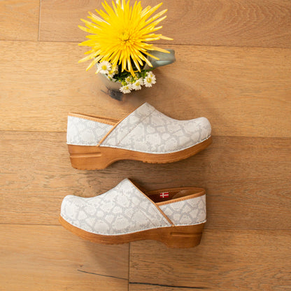 Viper Women's Clog in Light Grey | Sanita