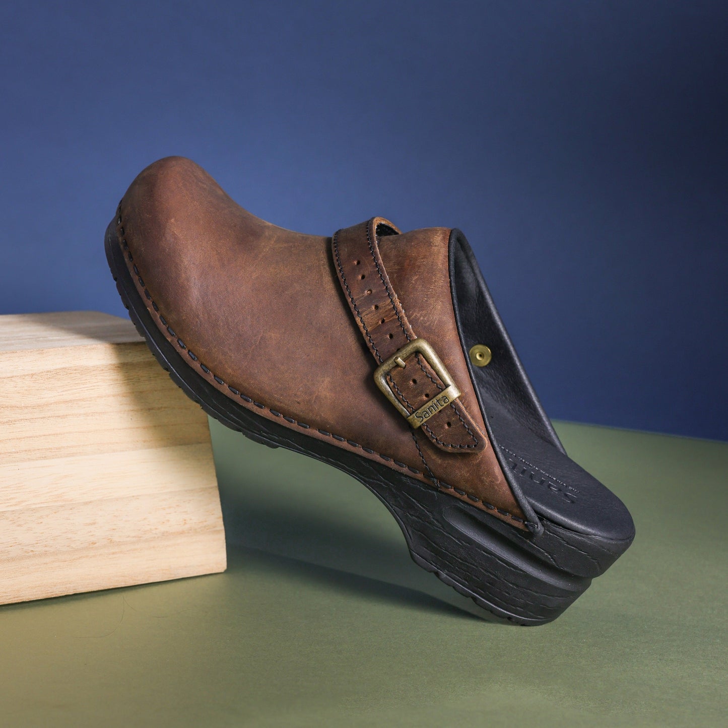Morse Women's Clog in Antique Brown | Sanita