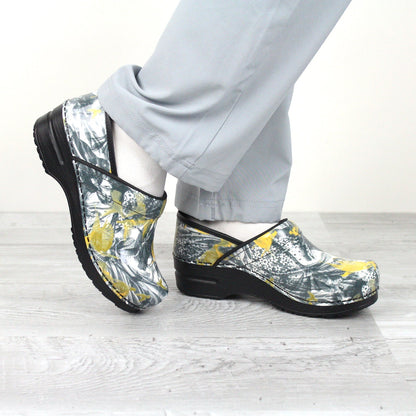Flyway Women's Slip Resistant Clog in Yellow Grey | Sanita